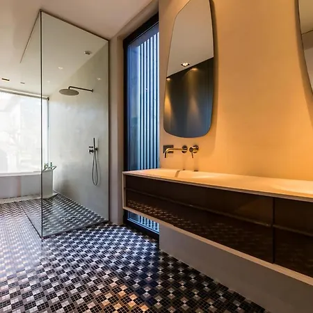 Otel Joy Architect's With Heated Swimming Pool And Garden In 4*