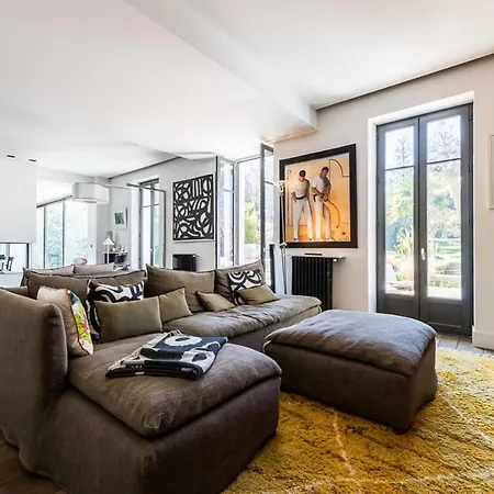 Joy Architect's With Heated Swimming Pool And Garden In