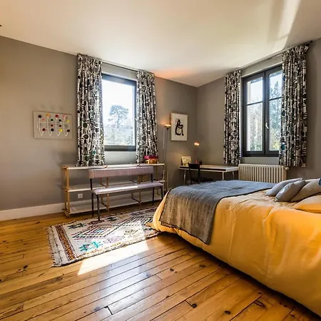 Otel Joy Architect's With Heated Swimming Pool And Garden In